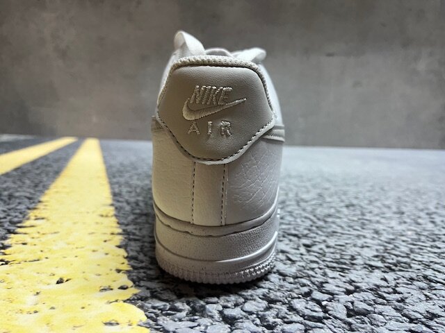 w Nike Air Force 1 `07