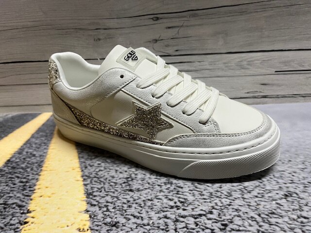 Sneakers Street Style