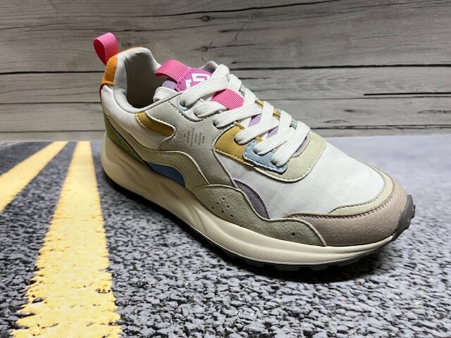 Sneakers Street Style