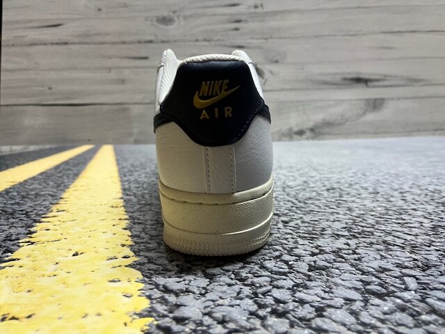 w Nike Air Force 1 `07