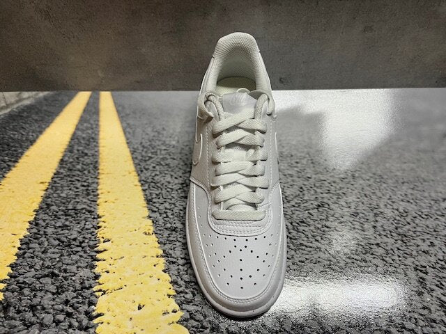 w Nike Court Vision Lo